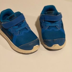 Boy T7 nikes